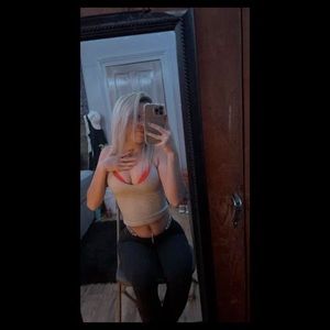 Meet your Posher, Amaya